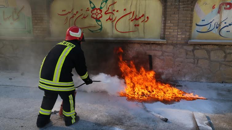 مانور زلزله در مدارس همدان اين بار  محله محور اجرا شد