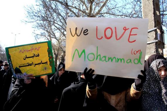 راهپیمایی نمازگزاران همدانی در محکومیت توهین به پیامبر(ص)+ تصاویر 