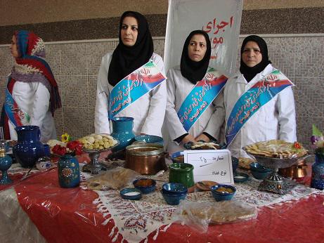  گزارش تصویری نمایشگاه غذاهای سنتی و محلی در ملایر 