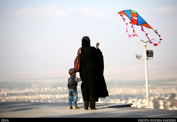 رقص بادبادکها در آسمان همدان