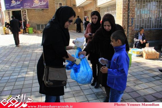 جمع آوری ظروف پلاستیکی در روز تاسوعای حسینی(ع) از سطح شهرها در سراسر کشور 