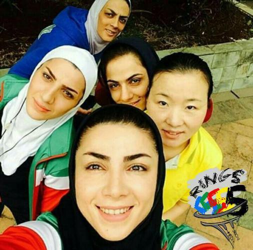 عکس یادگاری دختران ووشو ایرانی با مربی چینی