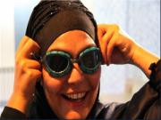 ۱۲ ساعت شنا با حجاب اسلامی