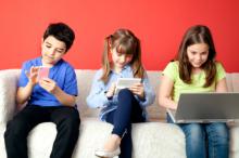 وابستگی کودکان به تبلت و گوشی هوشمند؛ چاره چیست؟/ کودکان,وابستگی,گوشی,تبلت,هوشمند