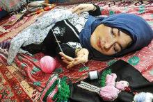 فریبا معصومی,دختر معلول,کارآفرینی,بافندگی,shabnamha.ir,شبنم همدان,afkl ih,شبنم ها; 